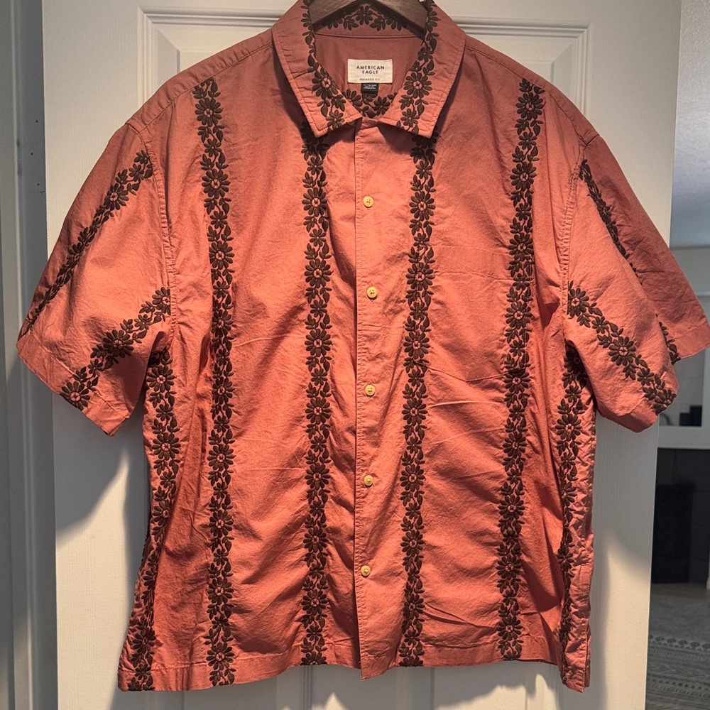 American Eagle Outfitters Men's Coral Short-Sleeve Button-Up Shirt